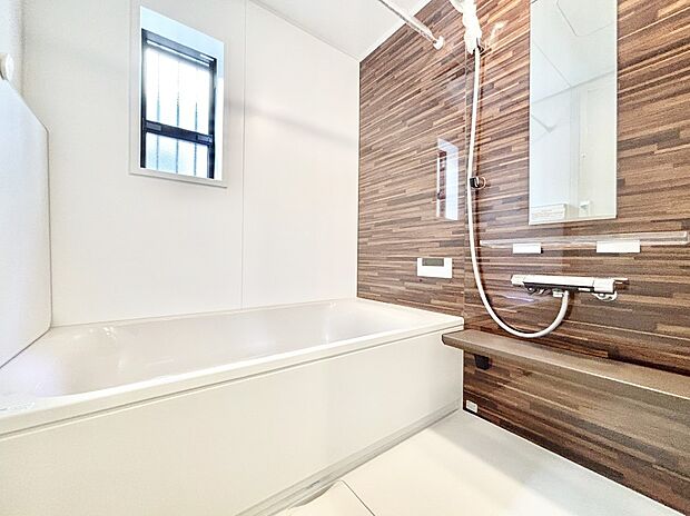 落ち着いた雰囲気でゆっくりお寛ぎいただけるバスルーム