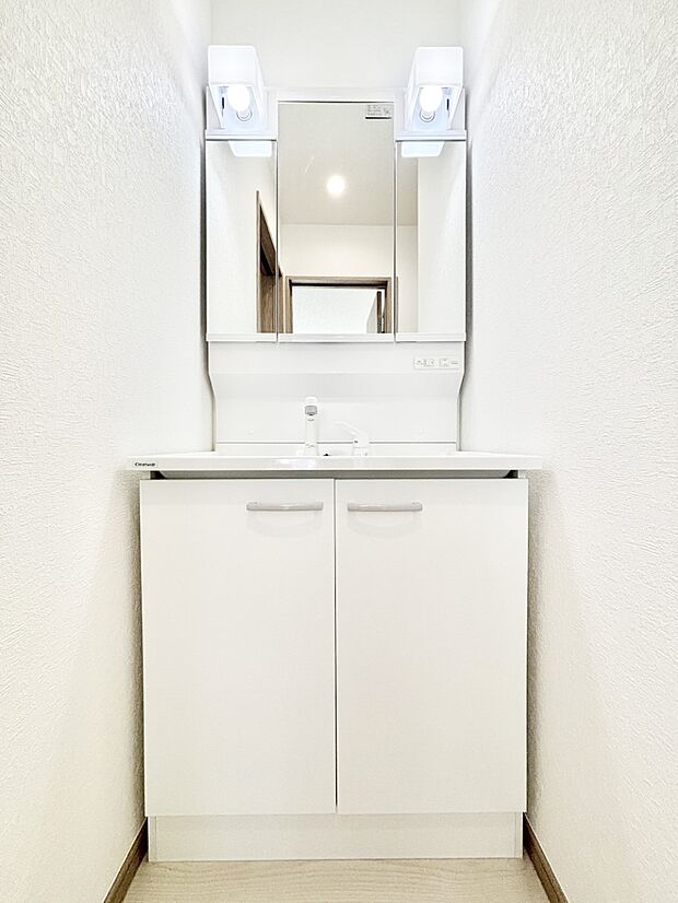 収納力と機能性に優れた洗面化粧台