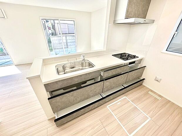 使いやすさを優先したスライド式収納タイプ！