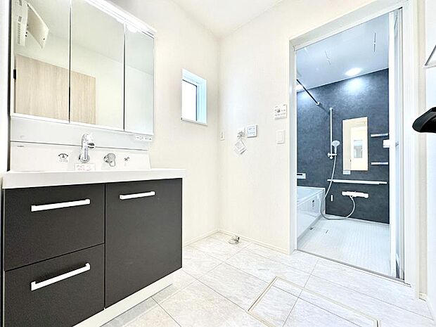 清潔感のある快適空間です。毎日の身支度も気持ち良くお使い頂けます。 