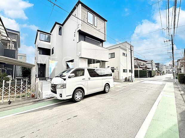 前面道路はきちんと整備されています  