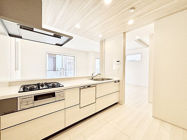 広々とした使い勝手の良いキッチンで日々のお料理も楽しくなりそう