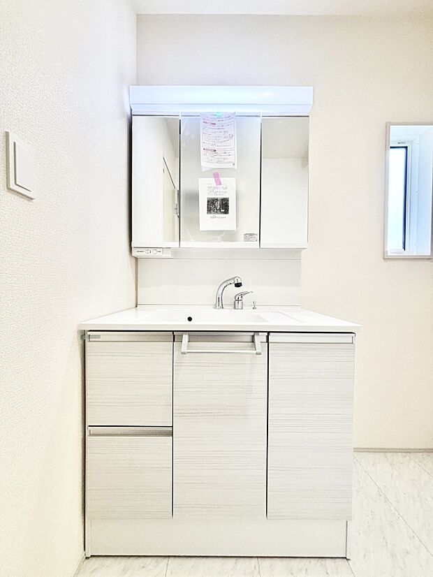 収納力と機能性に優れた洗面化粧台