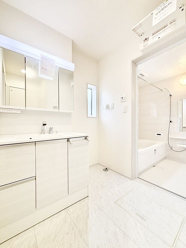 広々とゆとりのあるランドリースペース。  