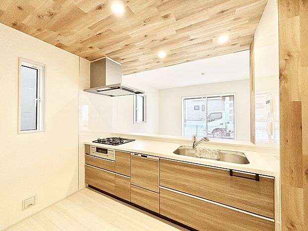 料理をしながらご家族との会話を楽しめる対面カウンターキッチン