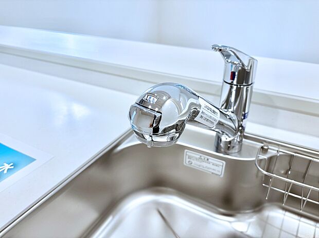 いつでも清潔なおいしいお水を。一つの水栓で水道水と浄水を使い分け。