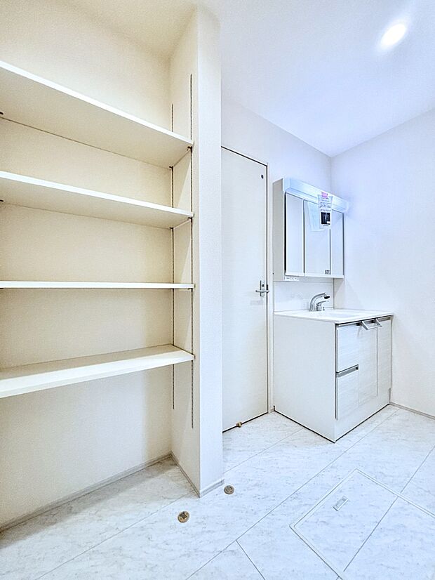 清潔感のある快適空間です。毎日の身支度も気持ち良くお使い頂けます。