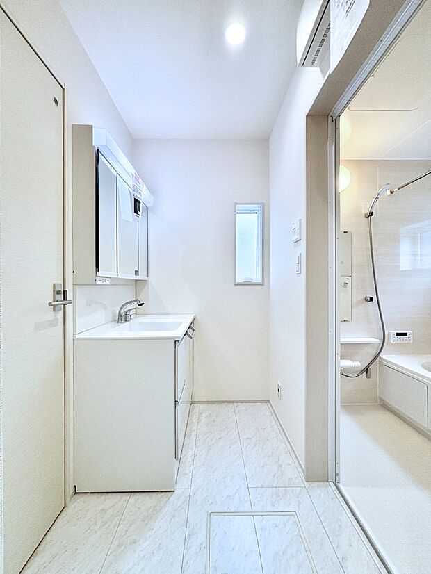 広々とゆとりのあるランドリースペース。