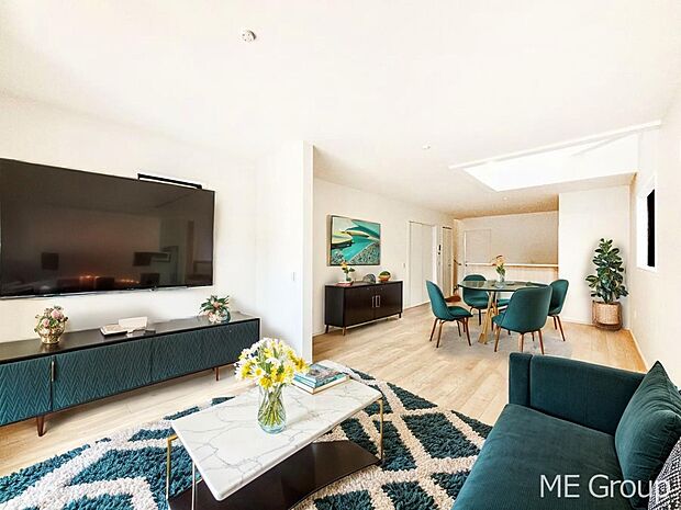 リビング上部には吹抜を採用!開放感溢れるリビングです ※家具はCGです