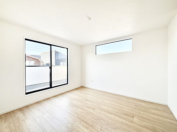 明るいバルコニーサイドに洋室を設置。目覚めの良い寝室に。