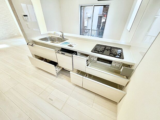 使いやすさを優先したスライド式収納タイプ！