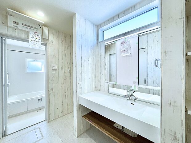 広々とゆとりのあるランドリースペース。  