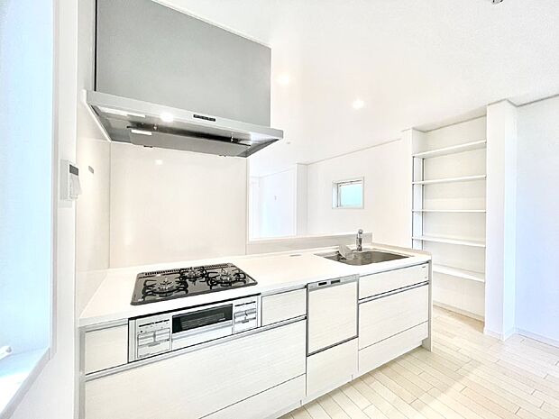 料理をしながらでもご家族との会話を楽しめる対面キッチン