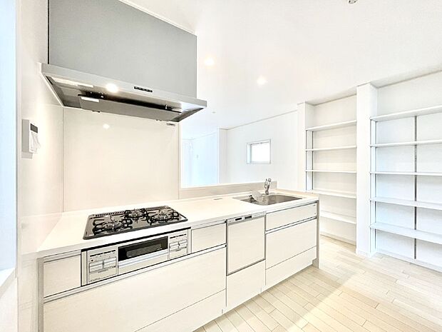 料理をしながらでもご家族との会話を楽しめる対面キッチン