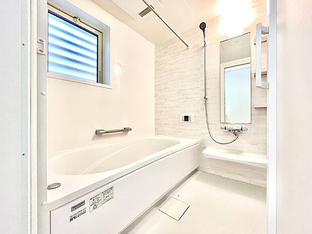 落ち着いた雰囲気でゆっくりお寛ぎいただけるバスルーム