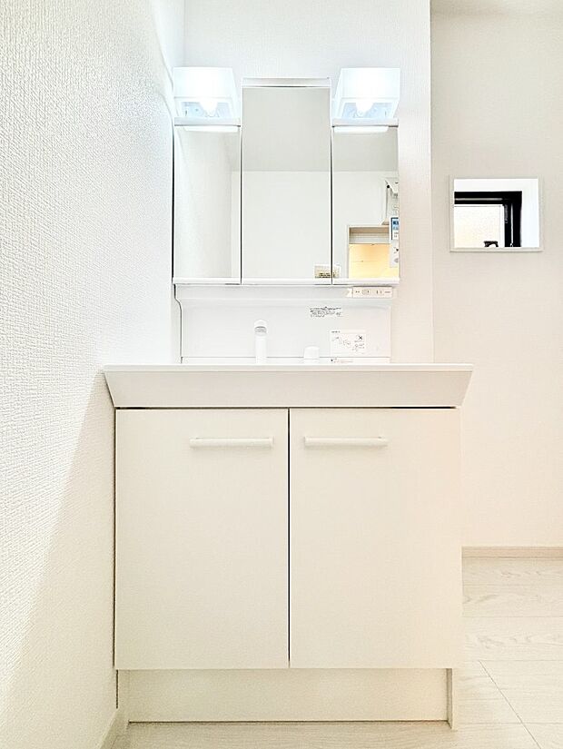 収納力と機能性に優れた洗面化粧台