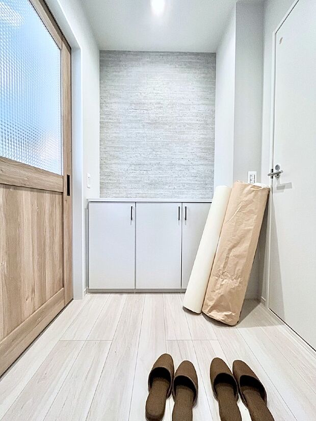 飾り棚を利用して、お越しいただくお客様をおもてなしできます。