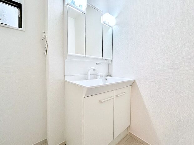 清潔感のある快適空間です。毎日の身支度も気持ち良くお使い頂けます。