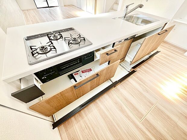 使いやすさを優先したスライド式収納タイプ!