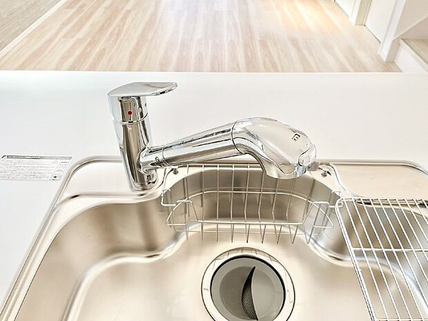 いつでも清潔なおいしいお水を。一つの水栓で水道水と浄水を使い分け。