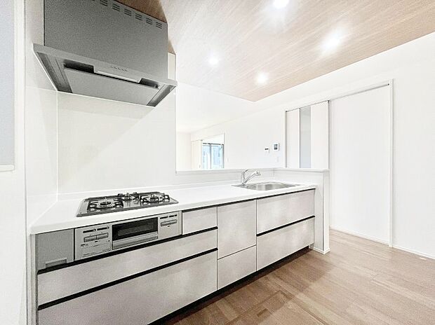 広々とした使い勝手の良いキッチンで日々のお料理も楽しくなりそう