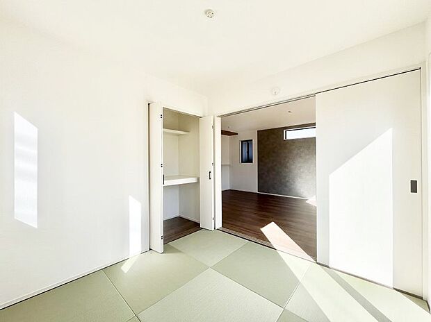 リビング隣接の和室は毎日の暮らしに癒しと安らぎをもたらしてくれます