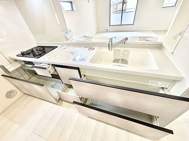 使いやすさを優先したスライド式収納タイプ!