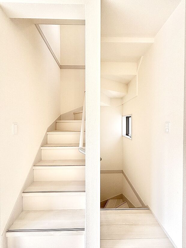 安全性を考慮し階段には手すりを設置しています