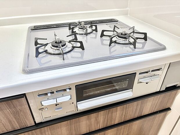 ガスコンロはSiセンサー搭載。火力調節や焦げ付き・消し忘れも防いでくれます。