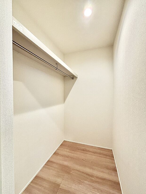 1階のウォークインクローゼットはファミリークローゼットとしても利用できます