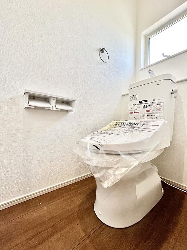 明るく清潔感のあるトイレです。