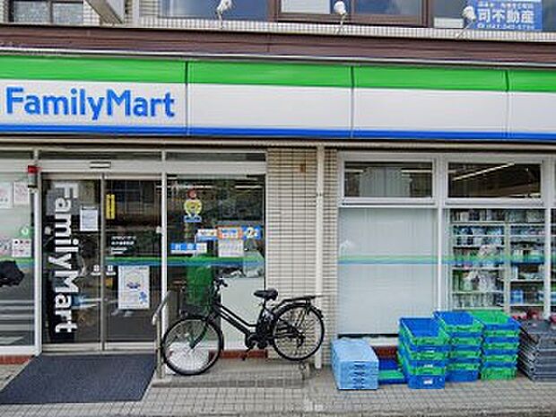 コンビニ 700m ファミリーマート 北小金駅前店