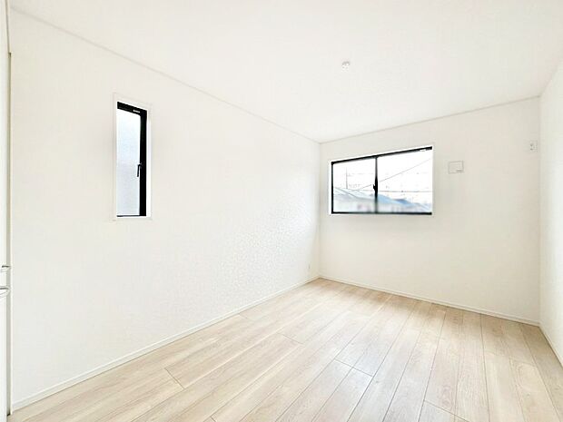 2面採光で気持ちよく自然光が取り入れられるのでお子様のお部屋にもピッタリ