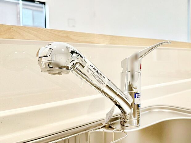 いつでも清潔なおいしいお水を。一つの水栓で水道水と浄水を使い分け。