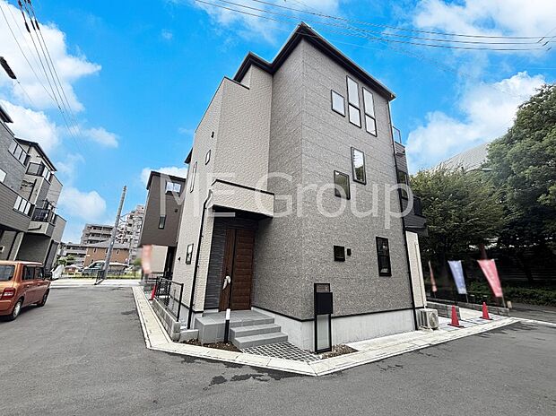 溢れる陽光でご家族の笑顔も輝く