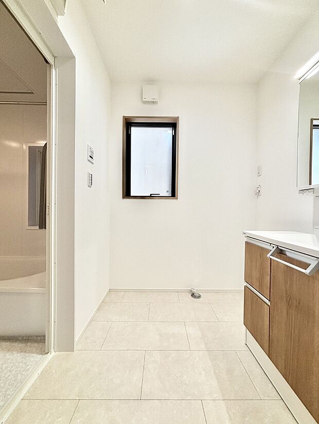 広々とゆとりのあるランドリースペース