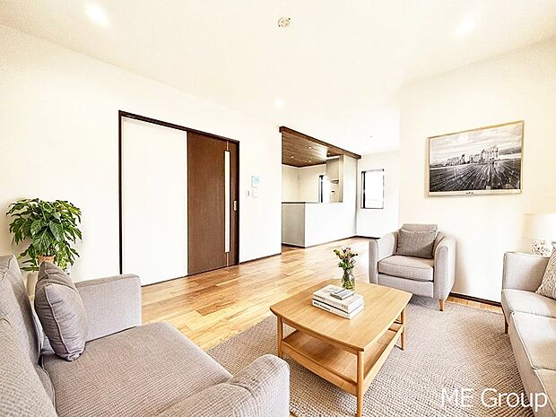 落ち着いた雰囲気のＬＤＫは家族みんなの快適空間※家具はCGです