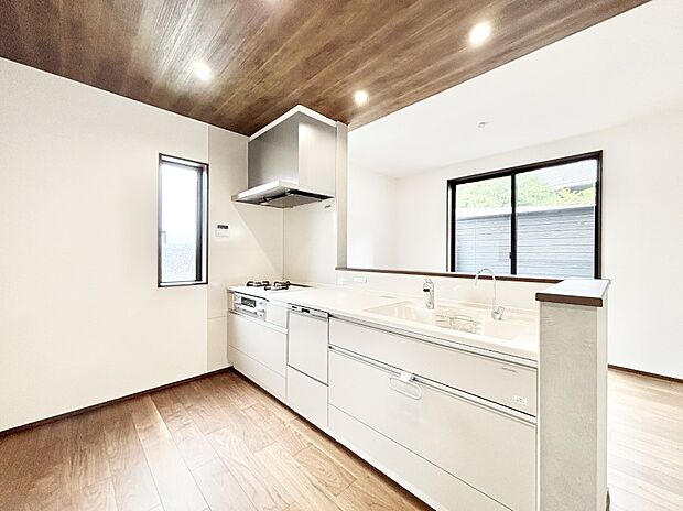 料理をしながらご家族との会話を楽しめる対面カウンターキッチン