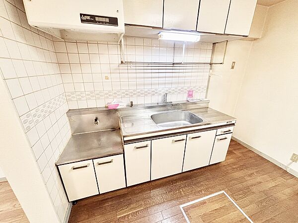 調理器具などもしっかり収納できます