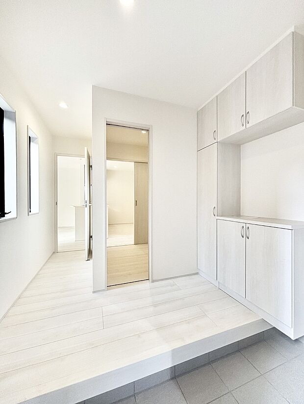 いつもきれいにしておきたい玄関ですね。  