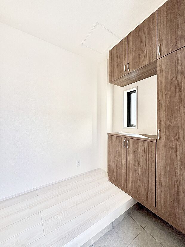 いつもきれいにしておきたい玄関ですね。  