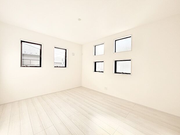 使いやすい形でベットや家具の置き方にも困ることもありません。   