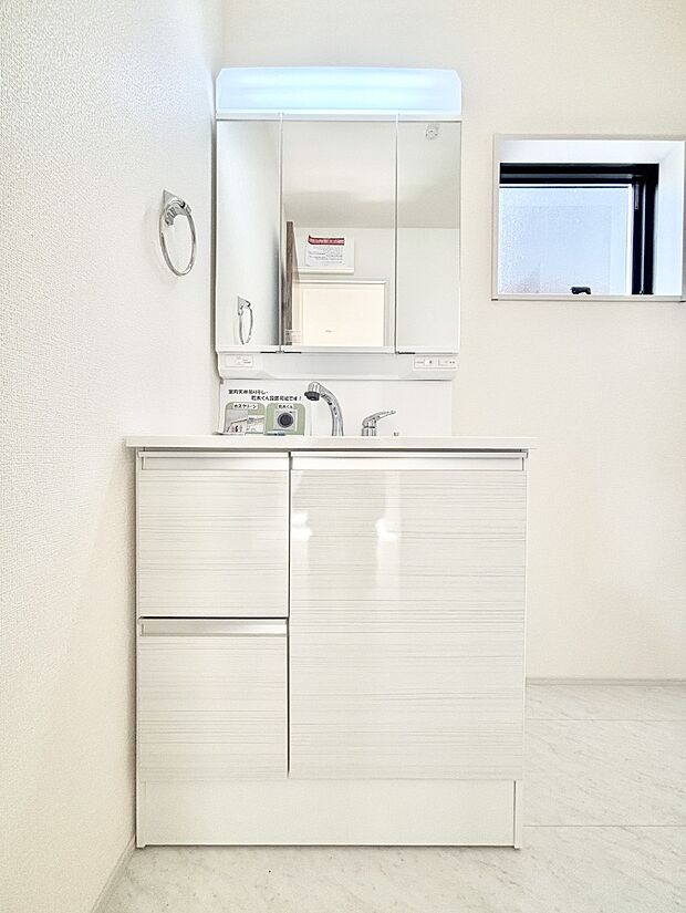 収納力と機能性に優れた洗面化粧台