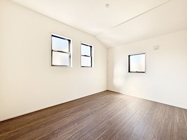 使いやすい形でベットや家具の置き方にも困ることもありません。