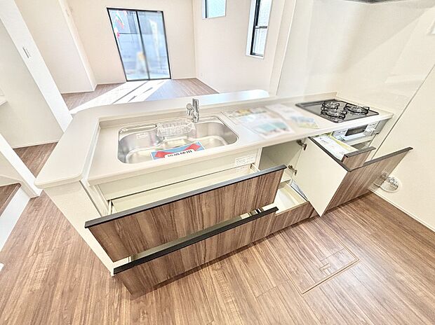 使いやすさを優先したスライド式収納タイプ!