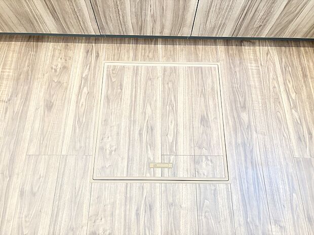 床下収納付き!日用品・非常用品の収納にも大活躍。