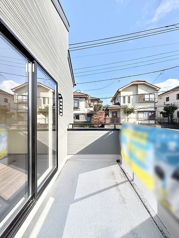 ゆったりバルコニーだから沢山お洗濯ものを干せます。