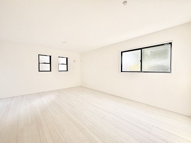 家族団らんの時間も増えそうなくつろぎのリビングダイニング。   