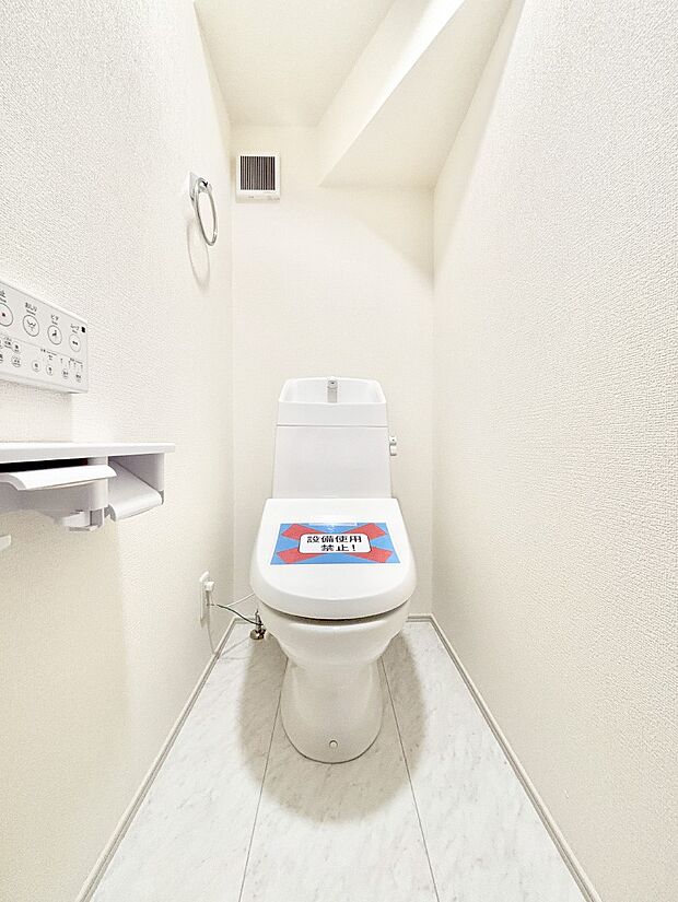 明るく清潔感のあるトイレです。