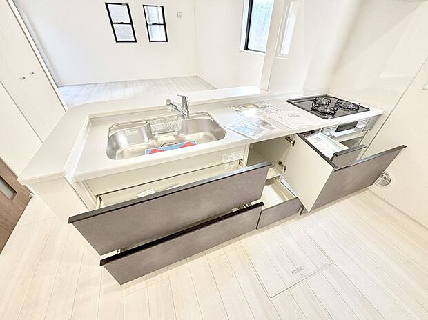 使いやすさを優先したスライド式収納タイプ!